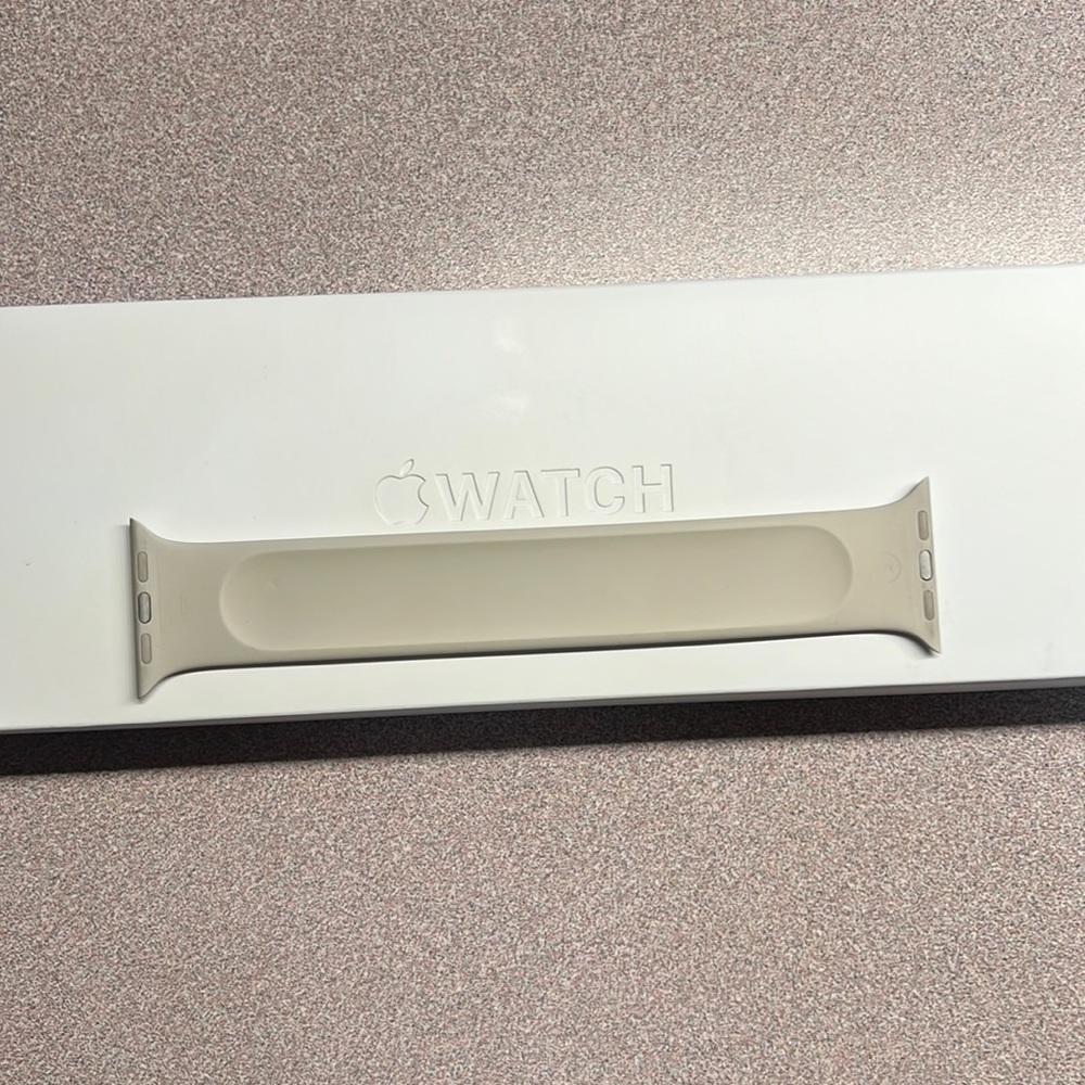 Apple Watch solo loop size 5. Starlight